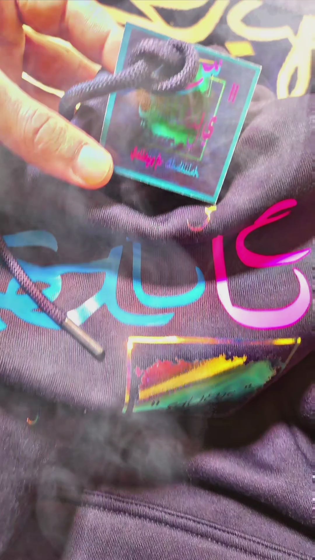 Sweat capuche Salleys. Vêtements made in Halal. Bleu nuit / Bleu / Fushia / Or.